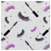 Wimpern und Mascara mit lila Glitzer Stoff (Nahaufnahme)