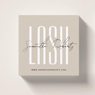 Wimpernstylist moderne Typografieschrift beige Quadratische Visitenkarte