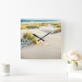 Windgekehrter Sand und Dünengras Quadratische Wanduhr (Zuhause)