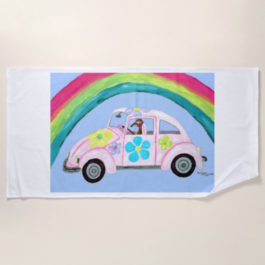 Windhund in Hippie-Auto am Strand Strandtuch (Vorderseite)