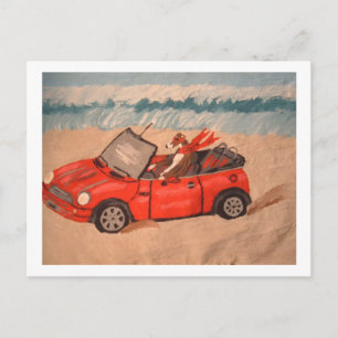 Windhund in rotem Cabrio am Strand Postkarte