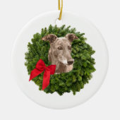 Windhund in WeihnachtsKranz Keramik Ornament (Vorne)