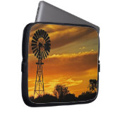 Windmill und Sunset, William Creek, Oodnadatta Laptopschutzhülle (Vorne Rechts)