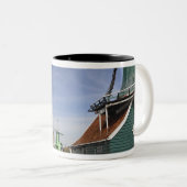 Windmill, Zaanse Schans, Holland, Niederlande Zweifarbige Tasse (VorderseiteRechts)
