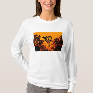Windmühle bei Sonnenuntergang, Australien T-Shirt