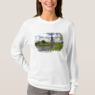 Windmühle entlang eines Kanals östlich von Leiden T-Shirt