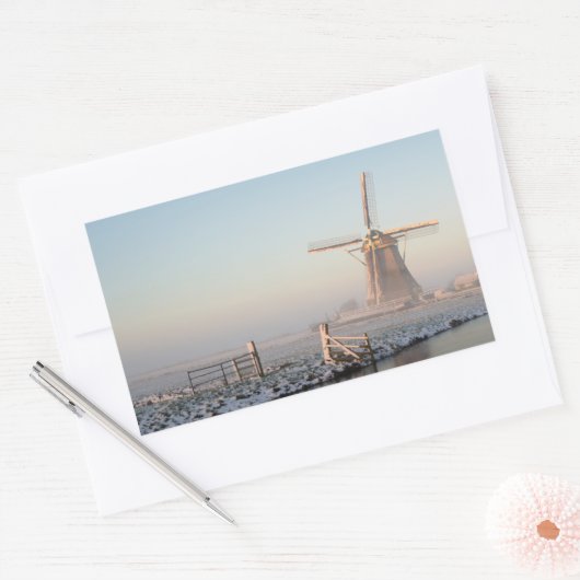 Windmühle im Schnee am Rechteckiger Aufkleber (Umschlag)