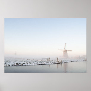 Windmühle im Schnee im Winter Poster