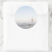 Windmühle im Schnee im Winter Rundaufkleber Runder Aufkleber (Tasche)