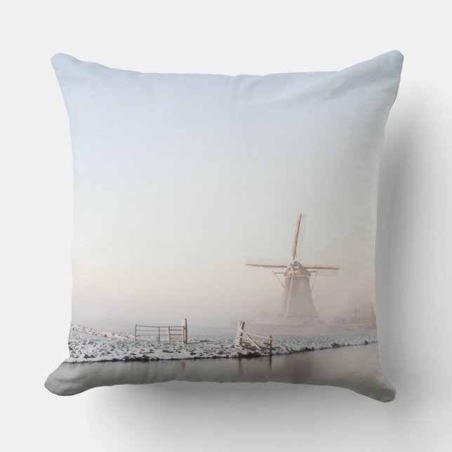 Windmühle im Schnee im Winter-Wurfskissen Kissen (Vorderseite)