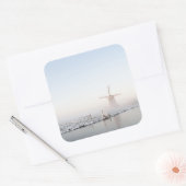 Windmühle im Schnee im Winteraufkleber Quadratischer Aufkleber (Umschlag)