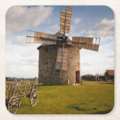 Windmühle in Grün- und Weißwolken und Blauem Himme Rechteckiger Pappuntersetzer (Vorderseite)