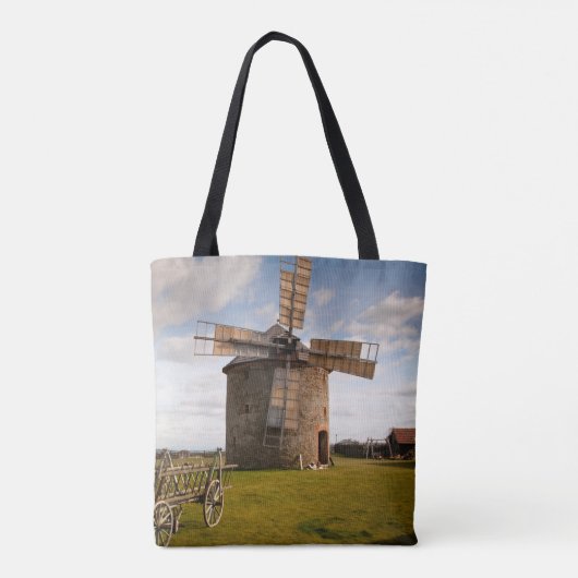 Windmühle in Grün- und Weißwolken und Blauem Himme Tasche (Rückseite)