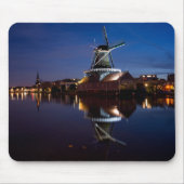 Windmühle Leidschendam mit Reflexion in der Nacht Mousepad (Vorne)