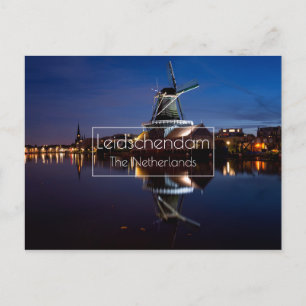 Windmühle Leidschendam mit Reflexion in der Nacht Postkarte