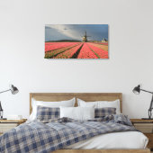 Windmühle mit rosa Tulpen im Frühjahr Leinwanddruck (Insitu (Schlafzimmer))