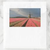 Windmühle mit rosa Tulpen im Frühjahr Rechteckiger Aufkleber (Tasche)