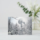 Windmühle und Bäume im Schnee bedeckt. Postkarte (Stehend Vorderseite)