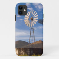 Windmühle und Damm im Karoo bei Sonnenaufgang