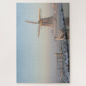 Windmühle und ein Zaun während eines Puzzle (Vertikal)