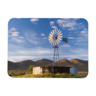 Windmühle und Staudamm in der Karoo bei Sonnenaufg Magnet