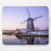 Windmühle während des Sonnenaufgangs in Holland Mousepad (Vorne)