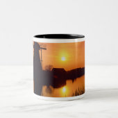 Windmühlen bei Sonnenuntergang, Kinderdijk, Nieder Zweifarbige Tasse (Mittel)
