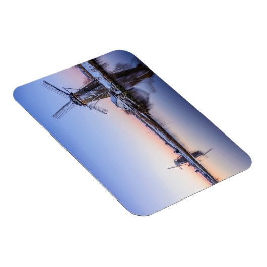 Windmühlen im Winter während eines Sonnenaufganges Magnet (Rechte Seite)