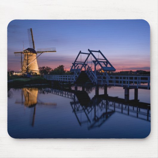 Windmühlen und ein Drawbridge an Sonnenuntergang Mousepad (Vorne)