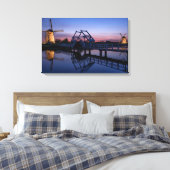 Windmühlen und eine Zugbrücke bei Sonnenuntergang Leinwanddruck (Insitu (Schlafzimmer))
