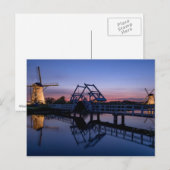Windmühlen und eine Zugbrücke bei Sonnenuntergang Postkarte (Vorne/Hinten)