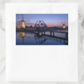 Windmühlen und rechteckiger Aufkleber mit einer Zu (Tasche)