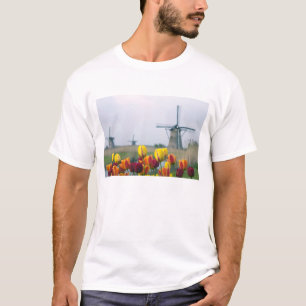 Windmühlen und Tulpen am Kanal in T-Shirt