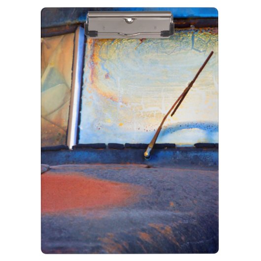 Windschutzscheibe eines alten rostigen Lastwagens Klemmbrett (Vorderseite)