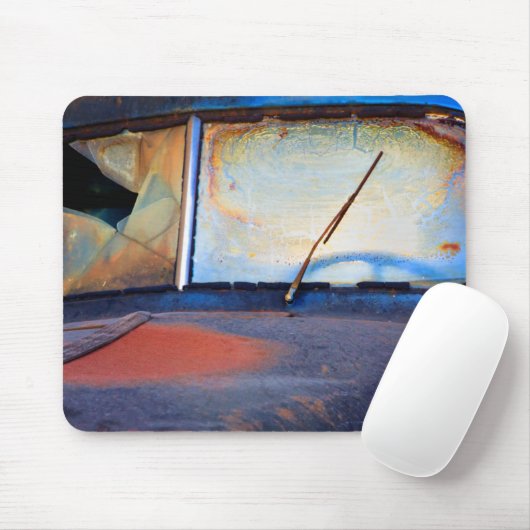 Windschutzscheibe eines alten rostigen Lastwagens Mousepad (Mit Mouse)