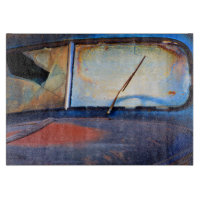 Windschutzscheibe eines alten rostigen Lastwagens