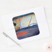 Windschutzscheibe eines alten rostigen LKW Quadratischer Aufkleber (Umschlag)