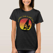 Windsurfing Girl Retro Sunset Lake Life Vorlage T-Shirt (Vorderseite)