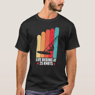 Windsurfing Leben Beginnt Bei 25 Knoten Vintage Re T-Shirt