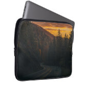 Windungen und Wälder Laptopschutzhülle (Vorne Rechts)