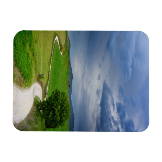 Windweg unter einem dunklen Himmel Magnet (Horizontal)