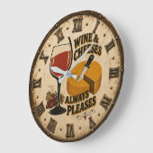Wine and Cheese Always Pleases Rustic Kitchen Große Wanduhr (Winkel)