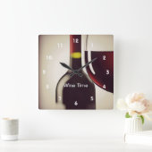 Wine Bottle and Glass Design Wall Clock Quadratische Wanduhr (Zuhause)