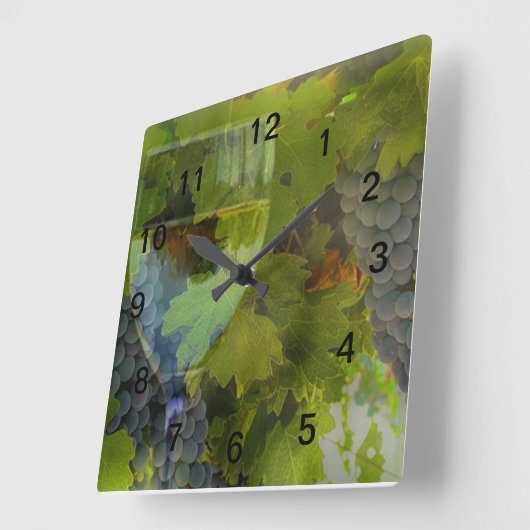 Wine Enthusiast Quadratische Wanduhr (Winkel)