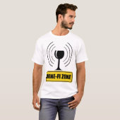 Wine-Fi Zone Funny Wine Glass WiFi Wellen T-Shirt (Vorne ganz)