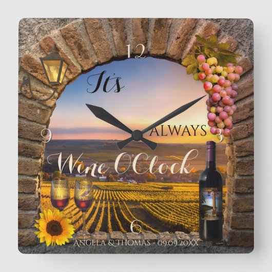 Wine OClock Vineyard Landscape Clock Quadratische Wanduhr (Vorderseite)