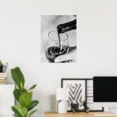 Wine Pour Elegant Glass and Bottle Nah Up Poster (Heimbüro)