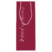Wine Red Stylized Script-Trauzeugin Geschenktüte Für Weinflaschen (Rückseite)