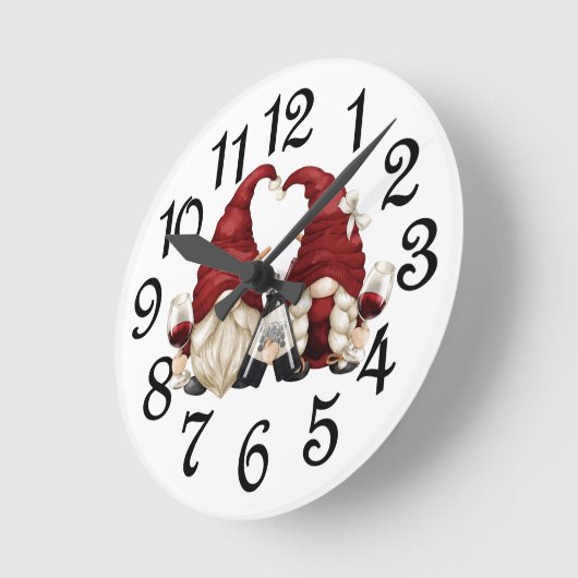 Wine Time Gnomes Runde Wanduhr (Winkel)