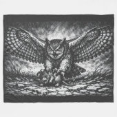 Winged Owl Sentinel von BurnsInHell Fleecedecke (Vorderseite (Horizontal))